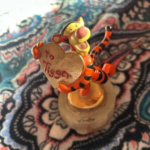 Disney Vintage Ron Lee Tigger Valentine Figurine